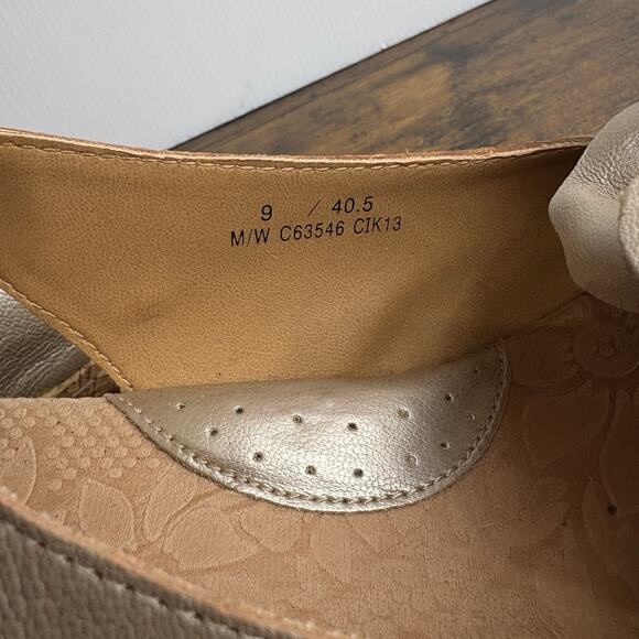 Born Wedge Sandal Womens Sz 9M Gold Pewter Leather Cork Rosette Boho Peasant - Picture 14 of 14